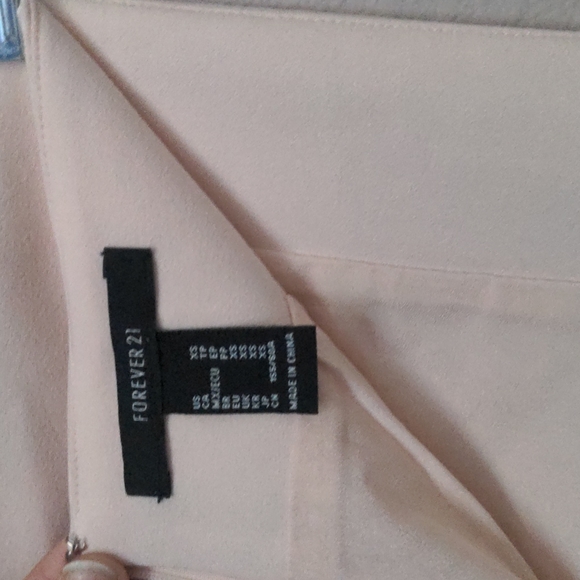 Like new, forever21 pink blush mini skirt with slit - Picture 5 of 5